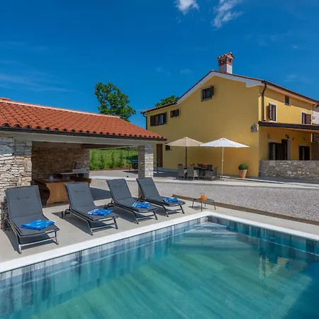 Biba, A Seaside Hideaway With A Pool *