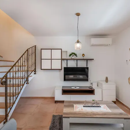 Biba, A Seaside Hideaway With A Pool