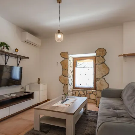 Biba, A Seaside Hideaway With A Pool *