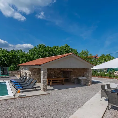 Biba, A Seaside Hideaway With A Pool *