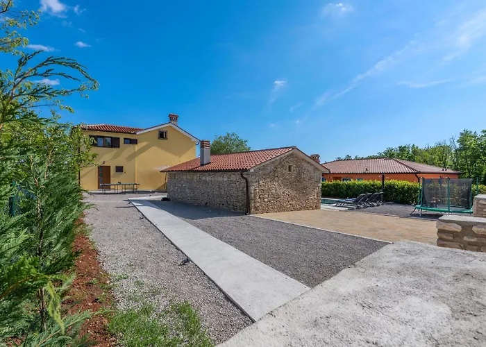 Biba, A Seaside Hideaway With A Pool Ubasico