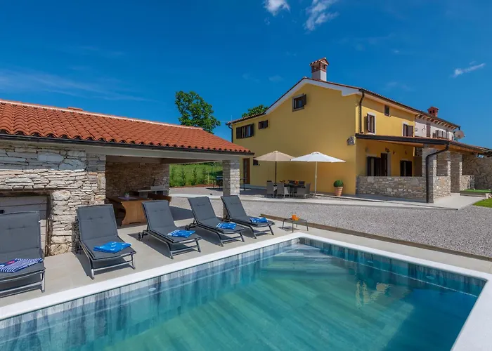 Biba, A Seaside Hideaway With A Pool *