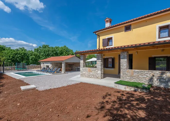 Semesterbostad Biba, A Seaside Hideaway With A Pool *