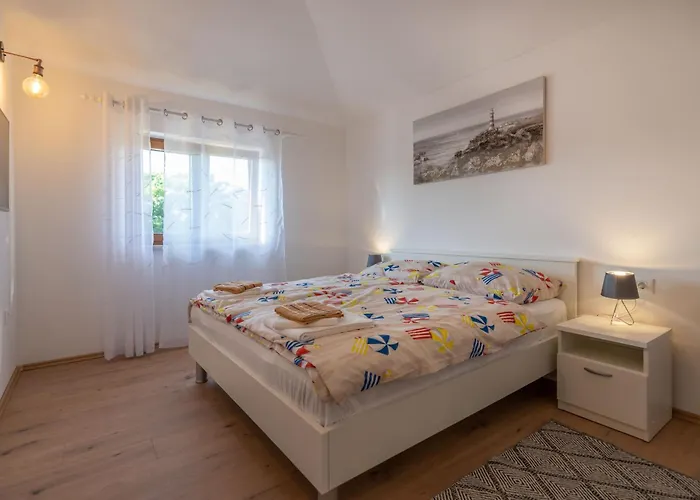 Semesterbostad Biba, A Seaside Hideaway With A Pool *