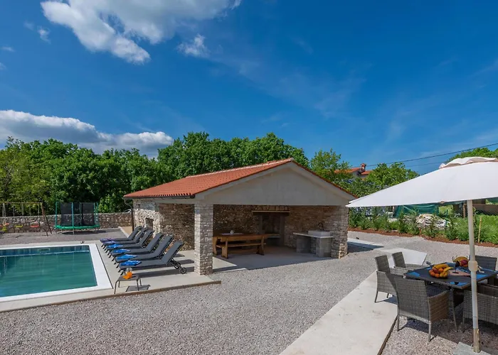 Biba, A Seaside Hideaway With A Pool *