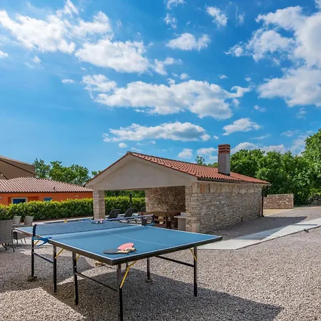 Biba, A Seaside Hideaway With A Pool Vikendica