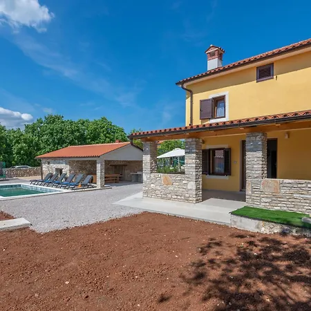 בית נופש Biba, A Seaside Hideaway With A Pool *