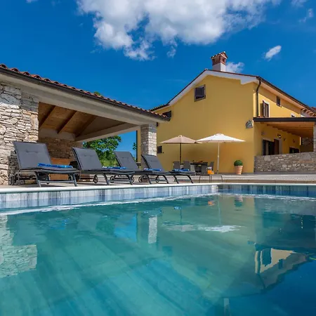 Biba, A Seaside Hideaway With A Pool *