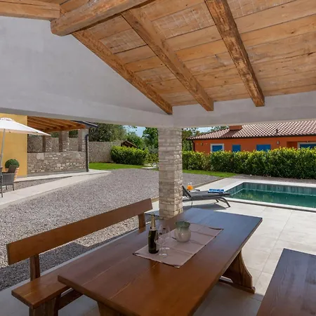 בית נופש Biba, A Seaside Hideaway With A Pool Ubasico