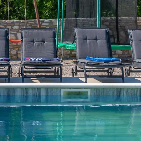 Vikendica Biba, A Seaside Hideaway With A Pool