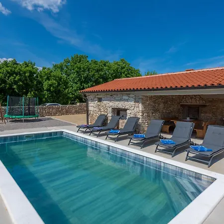 Biba, A Seaside Hideaway With A Pool Vikendica *
