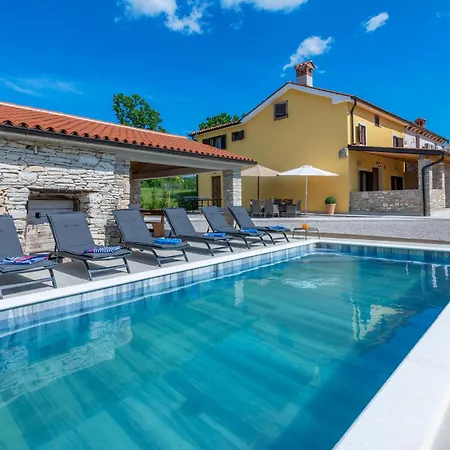 בית נופש Biba, A Seaside Hideaway With A Pool Ubasico