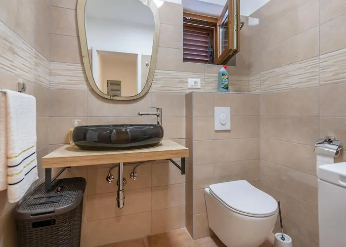 Biba, A Seaside Hideaway With A Pool Vikendica